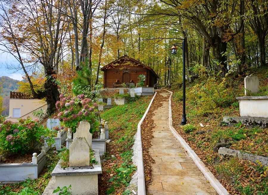 Tuzak Köyü Türbesi